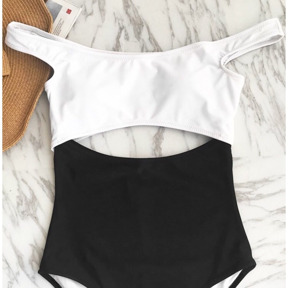 Cupshe Swimsuit - Dropped Shoulder